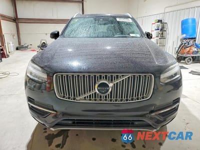 Piąte zdjęcie samochodu w środku: 2018 VOLVO XC90 T6 VIN:YV4A22PL0J1198632 - miniatura