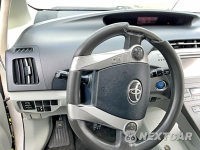 Zdjęcie 9 z 10 samochodu: 2014 TOYOTA PRIUS TWO VIN:JTDKN3DU3E0390320 - miniatura