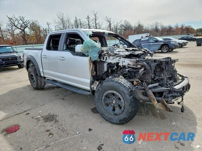 Czwarte zdjęcie samochodu z boku: 2017 FORD F150 RAPTOR VIN:1FTFW1RG8HFB72171 - miniatura
