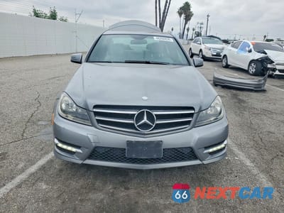 Piąte zdjęcie samochodu w środku: 2014 MERCEDES-BENZ C 250 VIN:WDDGF4HB2ER306555 - miniatura