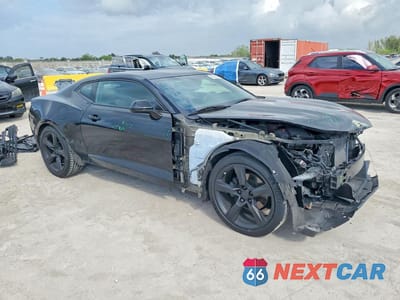 Czwarte zdjęcie samochodu z boku: 2018 CHEVROLET CAMARO LT VIN:1G1FB1RX1J0186488 - miniatura