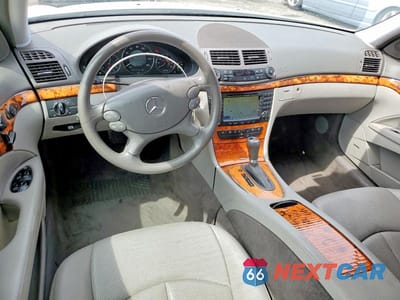 Zdjęcie 8 z 11 samochodu: 2007 MERCEDES-BENZ E 350 VIN:WDBUF56X07A994573 - miniatura