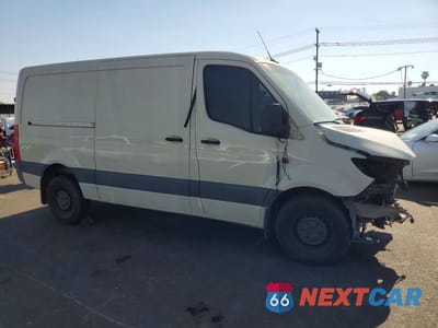 Czwarte zdjęcie samochodu z boku: 2021 MERCEDES BENZ SPRINTER 2500 DELIVERY VAN VIN:W1W4DBHY0MT050062 - miniatura