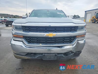 Piąte zdjęcie samochodu w środku: 2018 CHEVROLET SILVERADO K1500 LT VIN:1GCVKREC4JZ179387 - miniatura