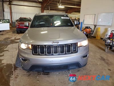 Piąte zdjęcie samochodu w środku: 2018 JEEP GRAND CHEROKEE LAREDO VIN:1C4RJFAG8JC267745 - miniatura