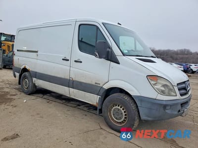 Czwarte zdjęcie samochodu z boku: 2013 MERCEDES BENZ SPRINTER 2500 UTILITY / SERVICE VAN VIN:WD3PE7CC2D5806441 - miniatura