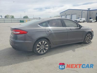 Trzecie zdjęcie samochodu z tyłu: 2019 FORD FUSION SE VIN:3FA6P0T94KR223795 - miniatura
