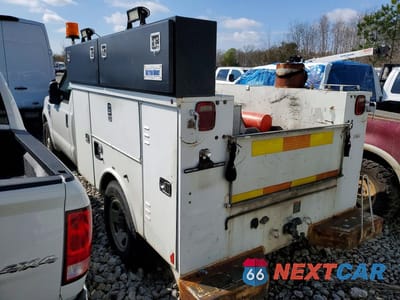 Drugie zdjęcie samochodu z przodu: 2008 FORD F350 UTILITY / SERVICE TRUCK VIN:1FDWF30538EC95708 - miniatura