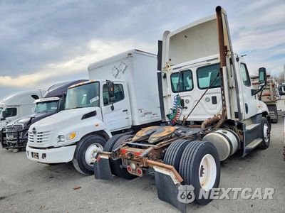 Czwarte zdjęcie samochodu z boku: 2016 FREIGHTLINER CASCADIA 125 SEMI TRUCK VIN:1FUBGEDV4GLHC5673 - miniatura