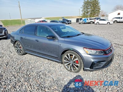 Czwarte zdjęcie samochodu z boku: 2018 VOLKSWAGEN PASSAT GT VIN:1VWJM7A32JC040569 - miniatura