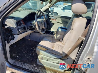 Zdjęcie 7 z 12 samochodu: 2014 CHEVROLET SUBURBAN C1500 LT VIN:1GNSCJE06ER200972 - miniatura