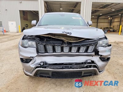 Piąte zdjęcie samochodu w środku: 2018 JEEP GRAND CHEROKEE LAREDO VIN:1C4RJFAG1JC503894 - miniatura