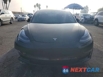 Piąte zdjęcie samochodu w środku: 2023 TESLA MODEL 3 VIN:5YJ3E1EA0PF493857 - miniatura