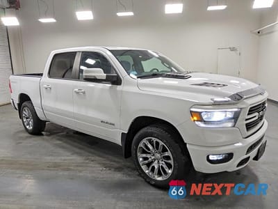 Czwarte zdjęcie samochodu z boku: 2023 RAM 1500 LARAMIE VIN:1C6RREJT0PN608365 - miniatura
