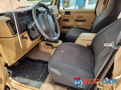 Zdjęcie 7 z 13 samochodu: 1999 JEEP WRANGLER / TJ SAHARA VIN:1J4FY49S4XP450485 - miniatura