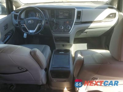 Zdjęcie 8 z 13 samochodu: 2016 TOYOTA SIENNA XLE 8-PASSENGER VIN:5TDYK3DC8GS707633 - miniatura