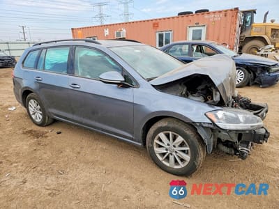 Czwarte zdjęcie samochodu z boku: 2018 VOLKSWAGEN GOLF SPORTWAGEN S VIN:3VWD17AU7JM756462 - miniatura