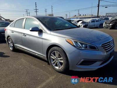 Czwarte zdjęcie samochodu z boku: 2017 HYUNDAI SONATA SE VIN:5NPE24AF3HH579574 - miniatura