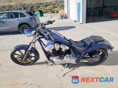 Trzecie zdjęcie samochodu z tyłu: 2019 HONDA VT1300 CX VIN:JH2SC6122KK400238 - miniatura