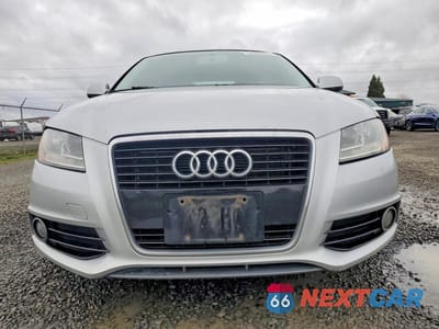 Piąte zdjęcie samochodu w środku: 2012 AUDI A3 PREMIUM VIN:WAUBEAFM9CA163820 - miniatura