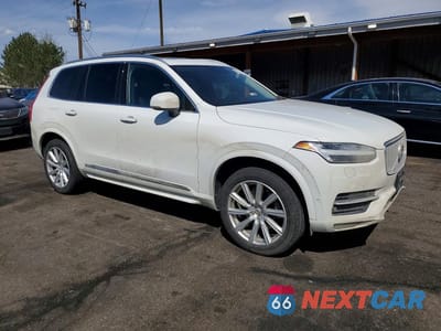 Czwarte zdjęcie samochodu z boku: 2016 VOLVO XC90 T6 VIN:YV4A22PL1G1079707 - miniatura