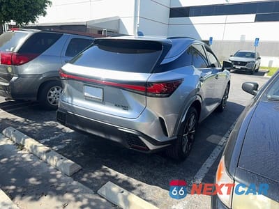 Czwarte zdjęcie samochodu z boku: 2025 LEXUS RX 350 F SPORT DESIGN VIN:2T2BAMCA0SC119608 - miniatura