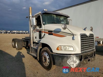 2018 MACK CXU613 TRUCK CAB AND CHASSIS 1M2AW07C9JM089222 - główne zdjęcie licytacji z USA - miniatura