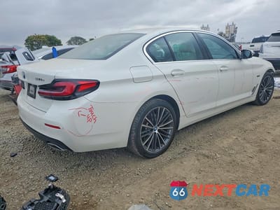 Trzecie zdjęcie samochodu z tyłu: 2022 BMW 530E VIN:WBA13AG04NCJ88709 - miniatura