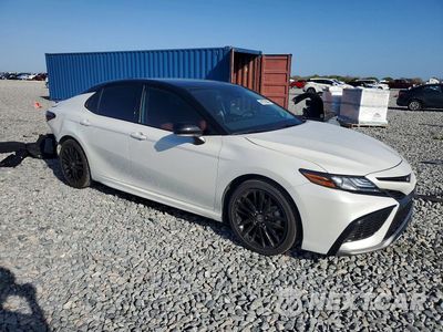 Czwarte zdjęcie samochodu z boku: 2024 TOYOTA CAMRY XSE VIN:4T1K61AK1RU262981 - miniatura