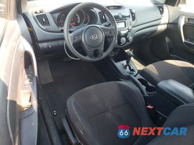 Zdjęcie 8 z 12 samochodu: 2010 KIA FORTE KOUP EX VIN:KNAFU6A28A5275702 - miniatura