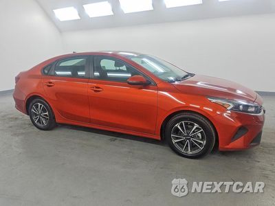 Czwarte zdjęcie samochodu z boku: 2023 KIA FORTE LXS VIN:3KPF24ADXPE597673 - miniatura