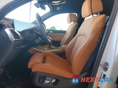Zdjęcie 7 z 11 samochodu: 2025 BMW X5 XDRIVE50E VIN:5UX43EU06S9Z69668 - miniatura