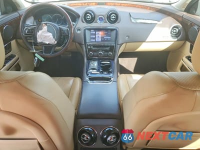 Zdjęcie 8 z 13 samochodu: 2012 JAGUAR XJ VIN:SAJWA1CB7CLV25412 - miniatura