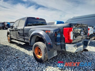 Trzecie zdjęcie samochodu z tyłu: 2017 FORD F350 SUPER DUTY VIN:1FT8W3DT7HEC39566 - miniatura