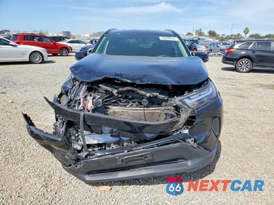 Piąte zdjęcie samochodu w środku: 2025 TOYOTA RAV4 HYBRID LE VIN:JTMMWRFV3SD280483 - miniatura