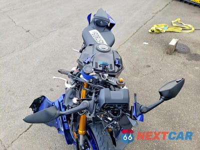 Piąte zdjęcie samochodu w środku: 2025 YAMAHA YZFR7 VIN:JYARM38E2SA020871 - miniatura