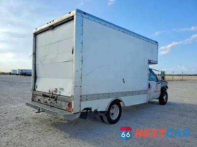 Trzecie zdjęcie samochodu z tyłu: 1999 FORD F350 SUPER DUTY DELIVERY TRUCK VIN:1FDWF36S1XEE60909 - miniatura