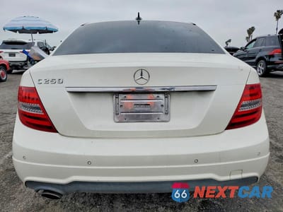 Zdjęcie 6 z 11 samochodu: 2013 MERCEDES-BENZ C 250 VIN:WDDGF4HB9DA783819 - miniatura
