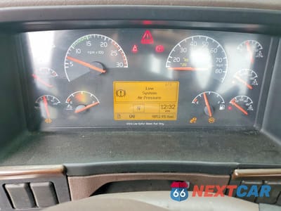 Zdjęcie 8 z 10 samochodu: 2017 VOLVO VNL SEMI TRUCK VIN:4V4N39TG5HN988034 - miniatura