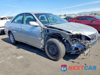 Czwarte zdjęcie samochodu z boku: 2005 TOYOTA CAMRY LE VIN:4T1BE32K05U035692 - miniatura