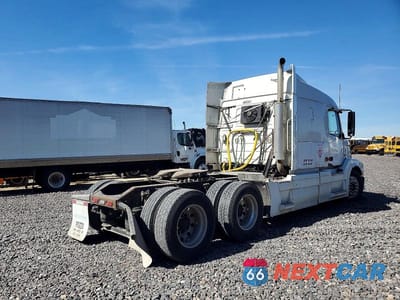 Czwarte zdjęcie samochodu z boku: 2007 VOLVO VNL SEMI TRUCK VIN:4V4NC9GH57N463587 - miniatura
