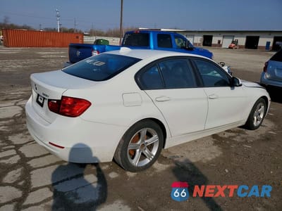 Trzecie zdjęcie samochodu z tyłu: 2015 BMW 328 XI SULEV VIN:WBA3B5C57FF963282 - miniatura