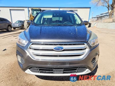 Piąte zdjęcie samochodu w środku: 2018 FORD ESCAPE SE VIN:1FMCU0GDXJUC91381 - miniatura