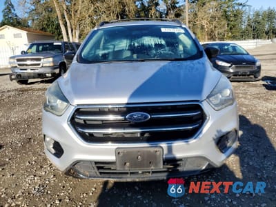 Piąte zdjęcie samochodu w środku: 2017 FORD ESCAPE SE VIN:1FMCU9G98HUB43658 - miniatura