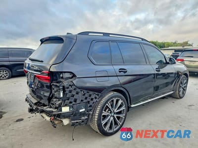 Trzecie zdjęcie samochodu z tyłu: 2021 BMW X7 XDRIVE40I VIN:5UXCW2C07M9G08040 - miniatura