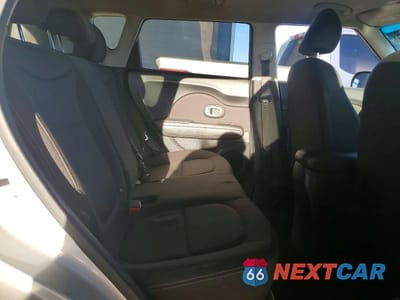 Zdjęcie 10 z 11 samochodu: 2016 KIA SOUL BASE VIN:KNDJN2A26G7872122 - miniatura