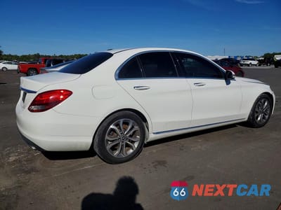 Trzecie zdjęcie samochodu z tyłu: 2017 MERCEDES-BENZ C 300 VIN:55SWF4JB0HU224946 - miniatura