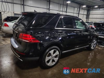 Trzecie zdjęcie samochodu z tyłu: 2018 MERCEDES-BENZ GLE 350 4MATIC VIN:4JGDA5HB9JB003451 - miniatura