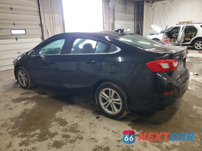 Drugie zdjęcie samochodu z przodu: 2018 CHEVROLET CRUZE LT VIN:1G1BE5SM4J7213395 - miniatura