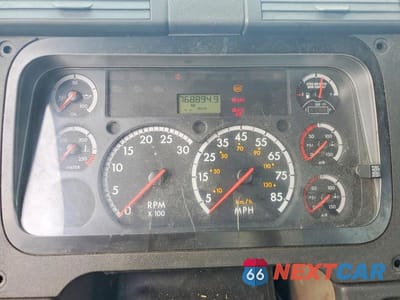 Zdjęcie 8 z 10 samochodu: 2015 FREIGHTLINER CASCADIA SEMI TRUCK VIN:1FUBGEDV5FLGH4750 - miniatura